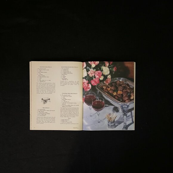 4 – Vintage ‘Ideals’ Gourmet Cookbooks - Picture 3 of 12
